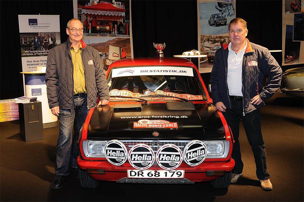 Lars Bækkelunds og Arne Paghs Fiat havde fået en flot placering på Biler for Alle i Herning for nylig. De to danskere satser på at overgå deres sjetteplads for to år siden i det historiske Monte-Carlo løb
(Foto: Michael Eisenberg)